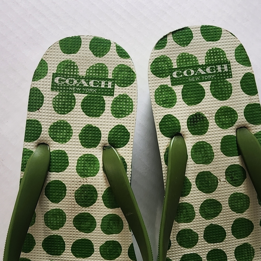 🌸 Coach |‎ Green Polka Dot Flip Flops, size  8 - Picture 4 of 8